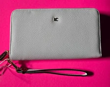 Liz Claiborne Classic White Zip Around Wristlet