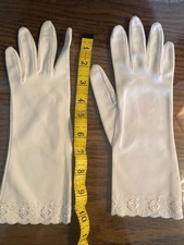 Vintage White Womens Gloves w Embroidered Embellishments Size 7 From the 50  s