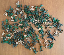 Lot of Plastic Army Men Soldiers   Over 1 lb   Green  Brown