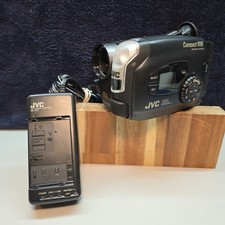 JVC Compact VHS Video Camcorder Camera GR-AX720 18X Zoom Battery Charger Works