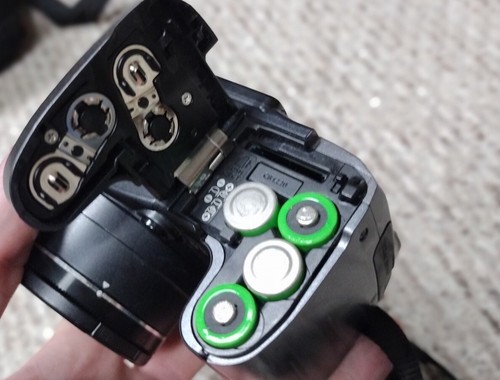 Canon PowerShot S5 IS 8.0 MP Digital Black Camera with Flip Out Screen W/Bag - Picture 5 of 5
