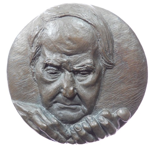 Gran Bretagna HENRY MOORE Scultore di Avril Vaughan medaglia bronzo fuso 98mm