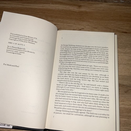 A Question Of Identity By June Thomson Signed 1978 1st Ed HB DJ - Picture 10 of 12