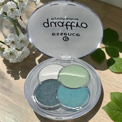 Essence Quattro Eyeshadow Lidschatten mit 4 Farben 13 Laugh Love Lime Grün Glanz