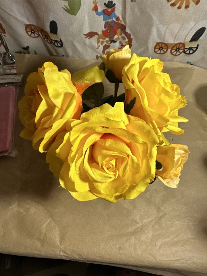 Beautiful Artificial Flowers In Artificial Water Yellow Roses 9 Inch Tall - Изображение 4 из 4