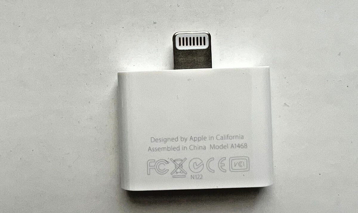 Genuine Apple Lightning to 30-pin Adapter MD823ZM/A OEM New Open