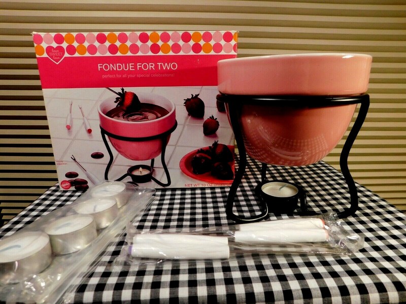 Wilton Fondue for 2 Set Valentine Pink Mint in Box New and Unused 2005