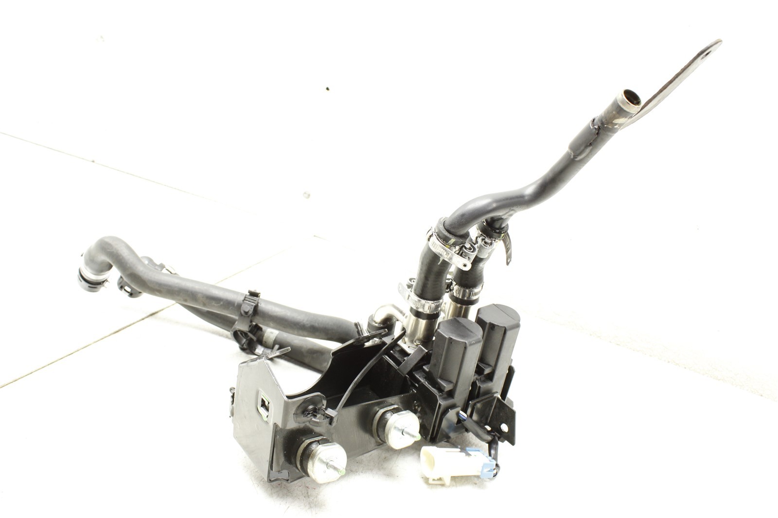 2013 Maserati GranTurismo Heater Control Valve Water Pump OEM 08-13