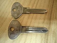 ilco brand key blank, set of 2, # v33 x110, locksmith     (4)