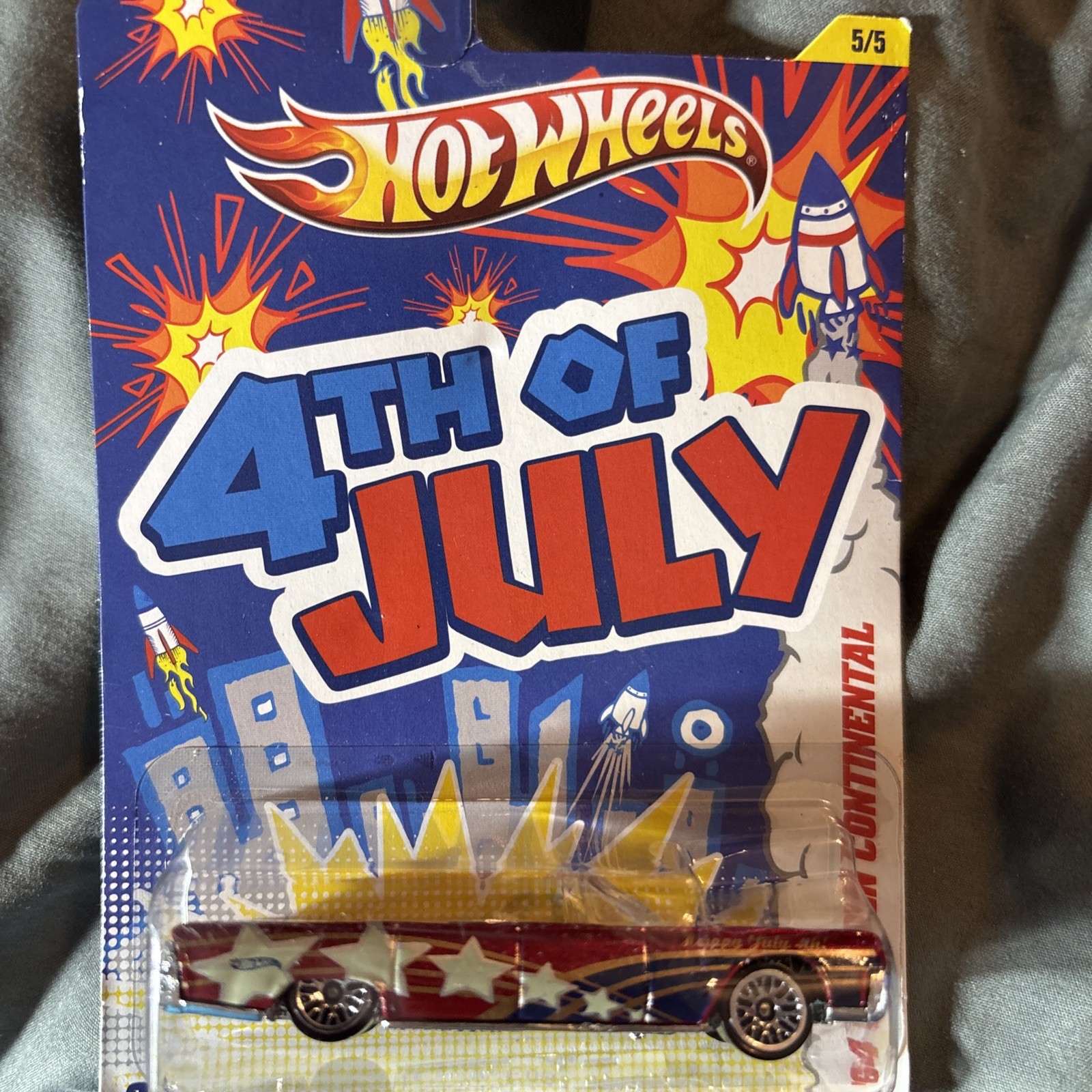 Hot Wheels Lincoln Continental Red 2012 4th of July Kroger Exclusive New on Card