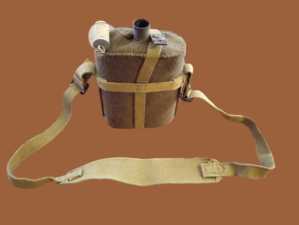 WWII BRITISH MILITARY ISSUE P-37 CANTEEN WITH COVER AND