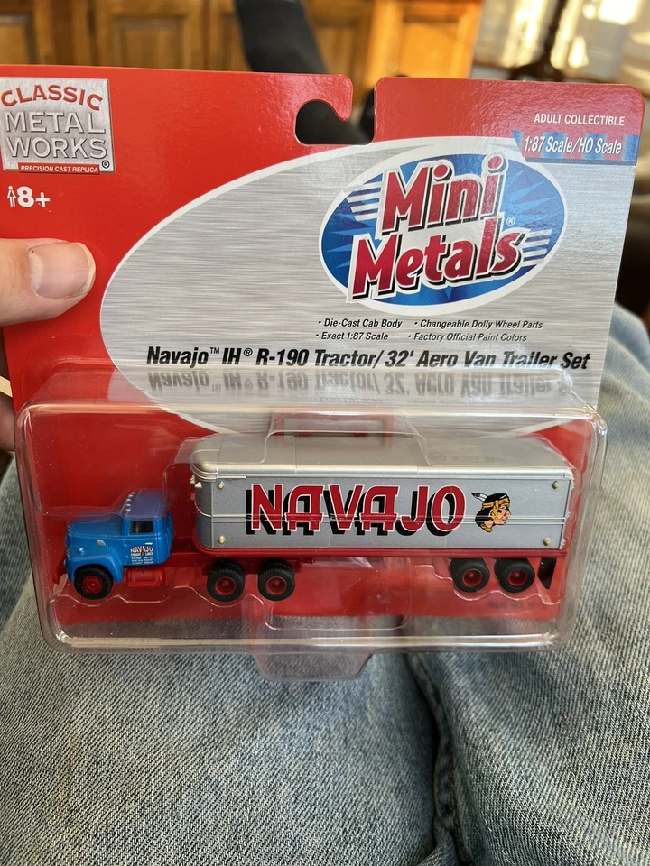 Mini Metals HO Scale Navajo IH R-190 Semi-Tractor/32' Trailer Set #31133 - Image 3 of 4