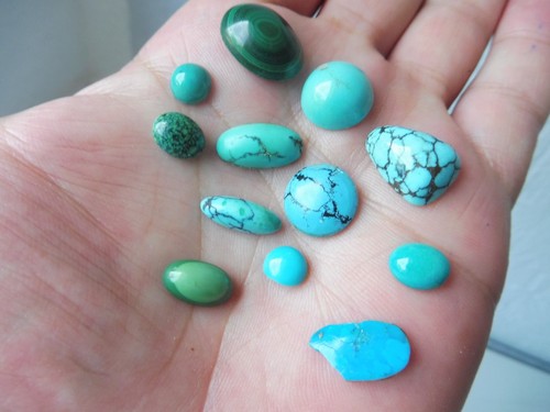 schönes Konvolut Edelsteine__Türkise , Malachit__12 edle Schmucksteine__  !