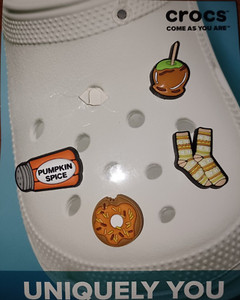 🍏 Crocs 🎃  Pumpkin Spice Jibbitz Shoe Charm Set New 4 Pack Donut Caramel Apple
