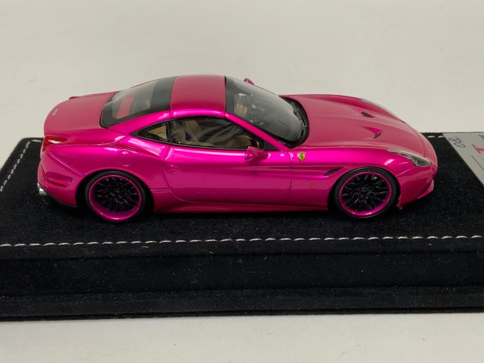 1/43 Looksmart Ferrari California T in Flash Pink Alcantara Base LS431SC - Image 3 of 4
