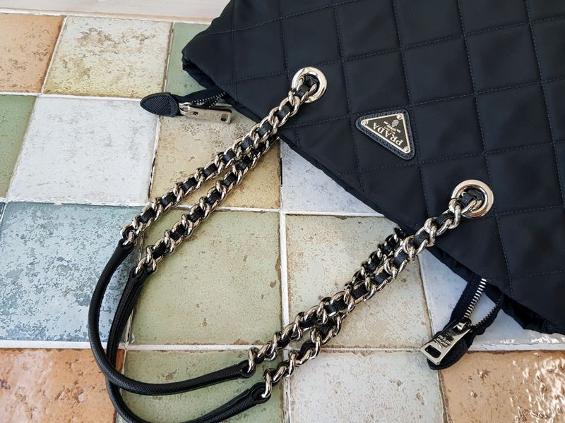 【PRADA】CHAIN SHOULDER BAG Prada Black Chain Quilted Shoulder Tote Bag 1BG017 123520622