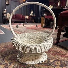 Vintage WHITE WICKER BASKET WITH BAMBOO HANDLE Flower, Fruit Cottagecore