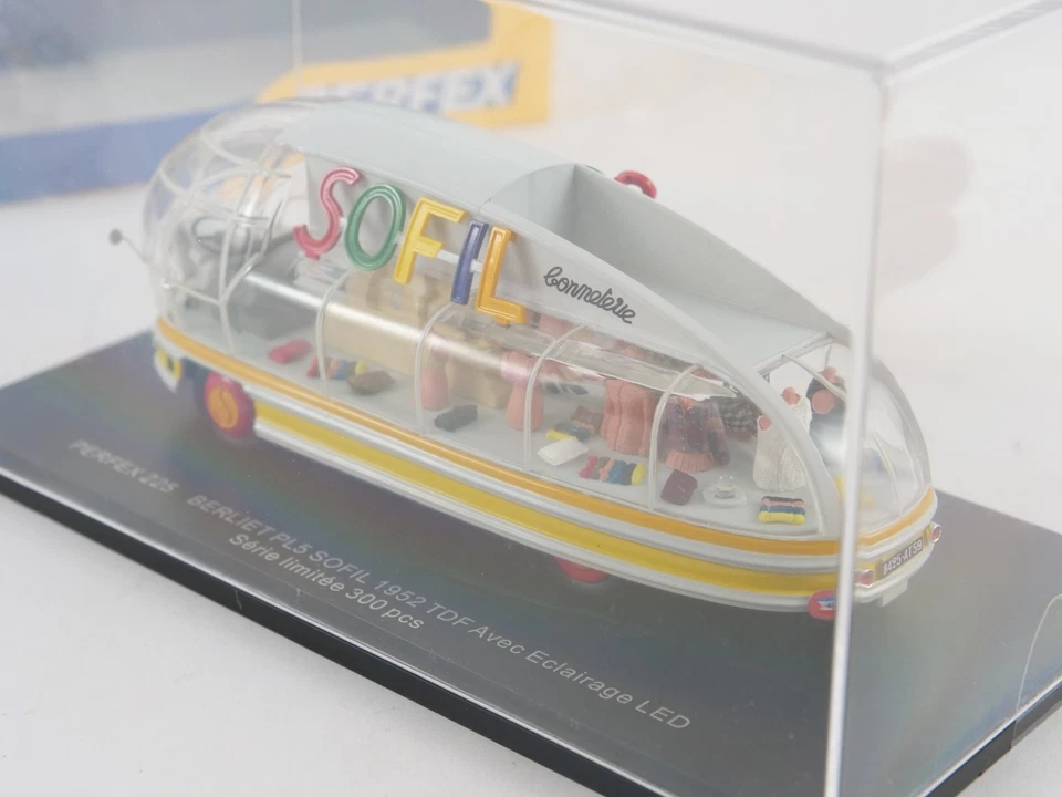 Perfex 225 Berliet PL5 Sofil 1952 TDF Con Illuminazione LED - Immagine 3 di 4