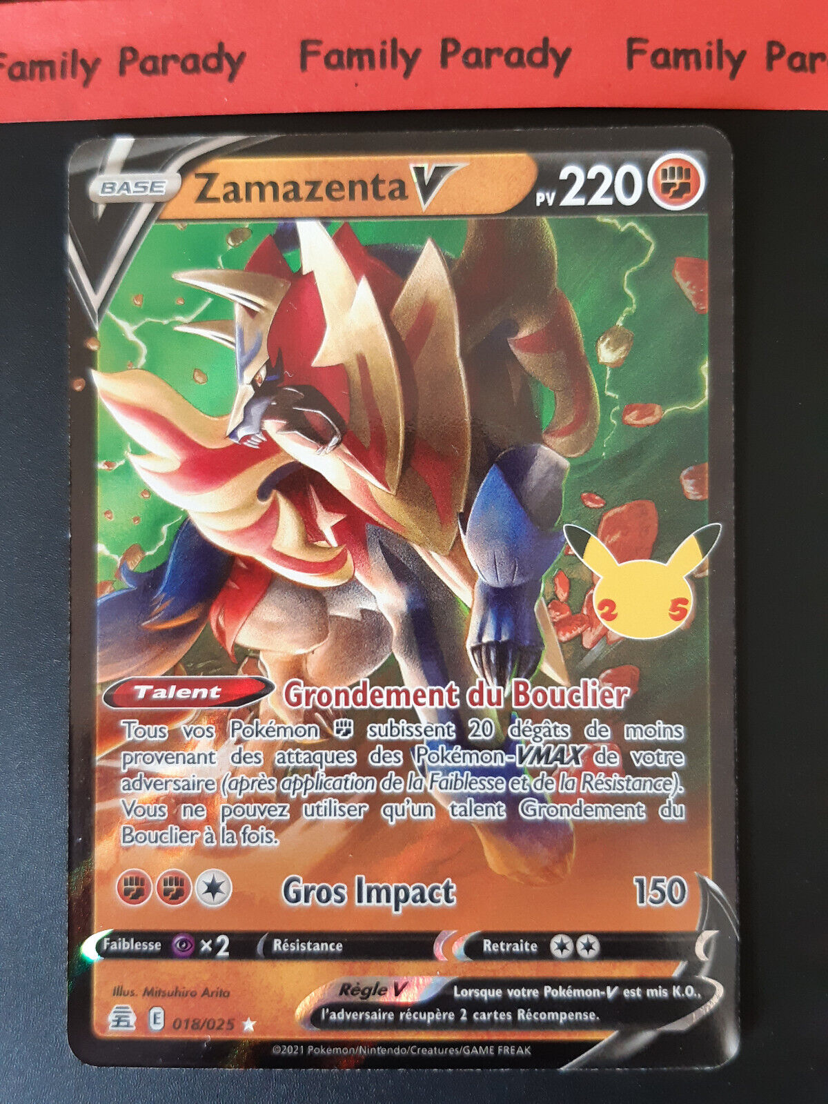 Carta Pokémon Zamazenta-v (018/025) - Celebrações 25 Anos