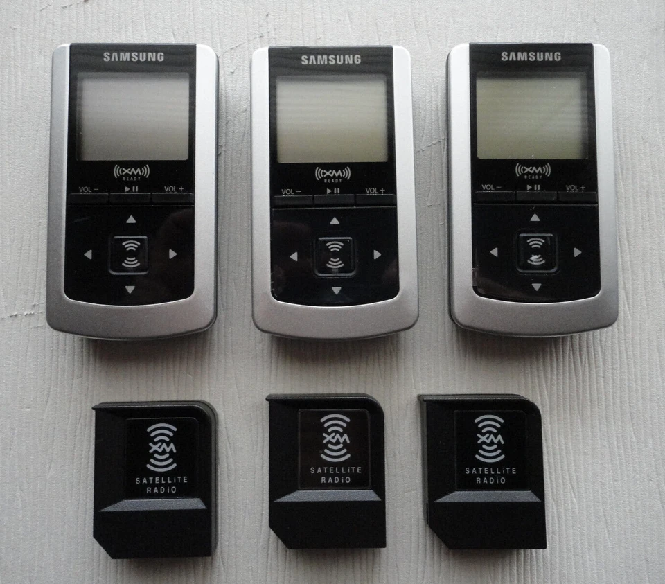 LOT 16 Sirius XM Radio / 9 Receivers + 1 Remote + 6 Antennae / Samsung Helix - Image 2 of 4