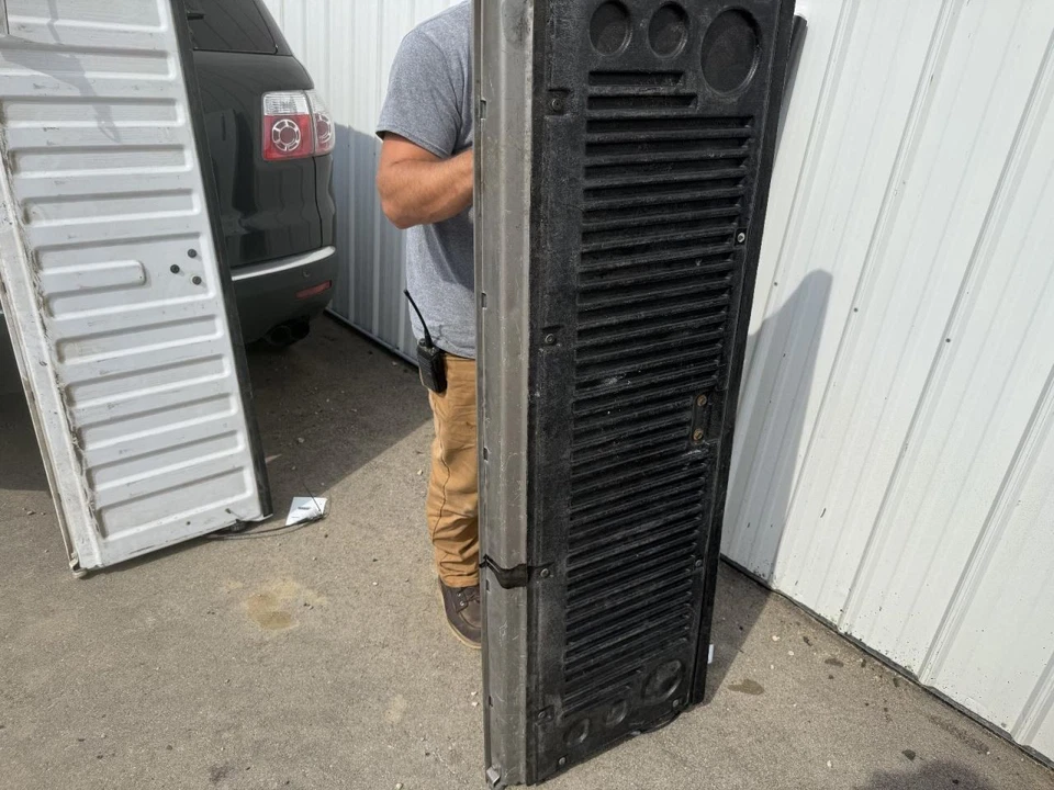 (SOMENTE RETIRADA LOCAL) Porta-malas/escotilha/porta traseira estilo clássico compatível com 99-07 Sierra 1500 PI - Imagem 3 de 4