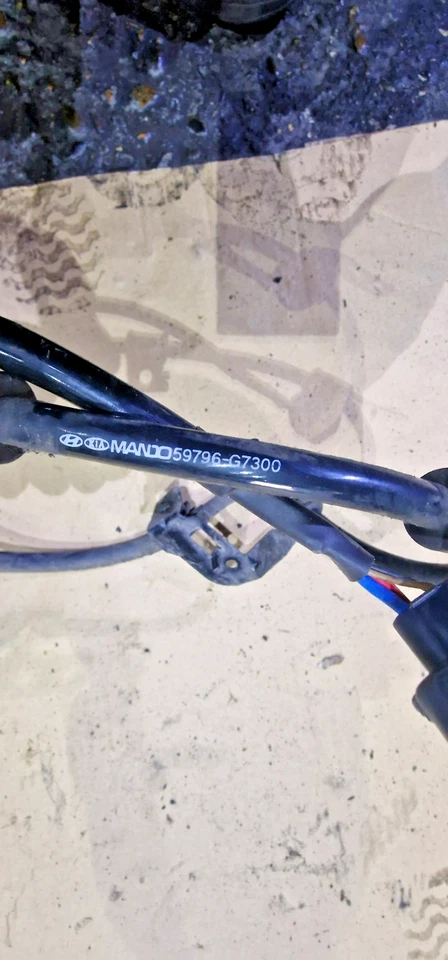 HYUNDAI IONIQ ELECTRIC ABS BREAK SENSOR REAR RIGHT 59796-G7300 - Image 2 of 4