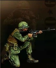 1/35 resin figure model Vietnam War US soldier fighting unassembled unpainted