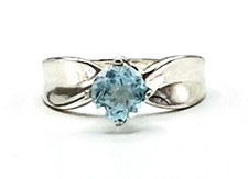 Vintage SU 925 Sterling Silver Sky Blue Topaz Solitaire Ring Size 7.5