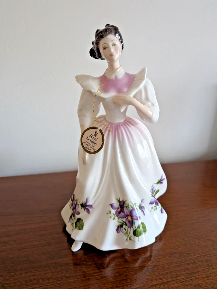 Figura del mes de febrero 1988 Royal Doulton Peggy Davies HN2703 Foto 2 de 4