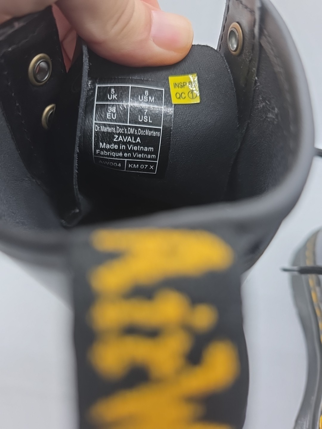 Doc Martens Airwair Zavala Boots Womens 7 Mens 6 Black High Gloss Without Box thumbnail 7