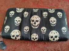  Authentic ALEXANDER MCQUEEN Black Skull Print Zippered Wallet