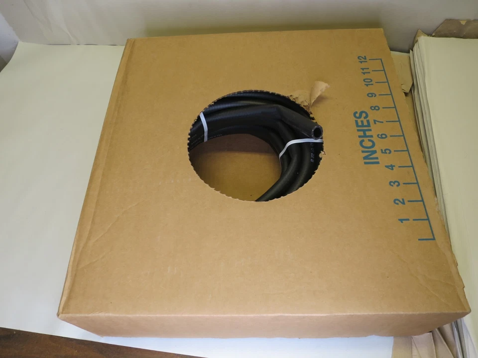 Manguera de derivación de refrigerante del motor Continental 65004 Foto 2 de 3