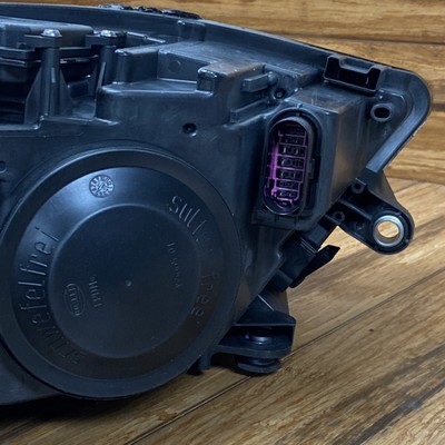 ? NEW 2016 Volkswagen Jetta Headlight Right Xenon 1ZS011192 