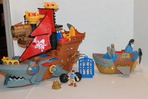 Fisher Price Imaginext mordedura de tiburón Barco Pirata \u0026 Little barco bolas de cañón figura | eBay