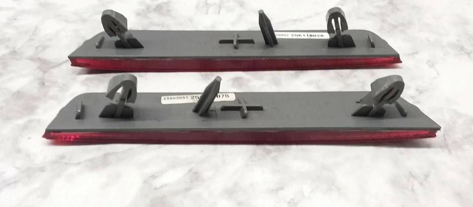 Reflector de luz de parachoques trasero izquierdo y derecho original Chevrolet Equinox 2010-2017 Foto 4 de 4