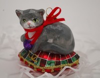Glas-Ornament Katze Auf Kissen 7 Cm • Handbemalt • Glitter • Weihnachtsdeko •