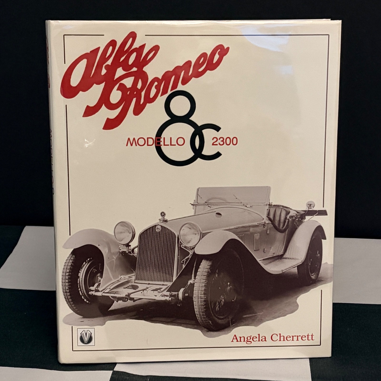 ALFA ROMEO MODELLO 8C 2300 BOOK ANGELA CHERRETT SCUDERIA FERRARI MONZA LE MANS