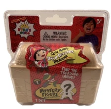 Ryan's World CAP'N RYAN'S DIG N DISCOVER TREASURE Mystery Figure Chest Series 1