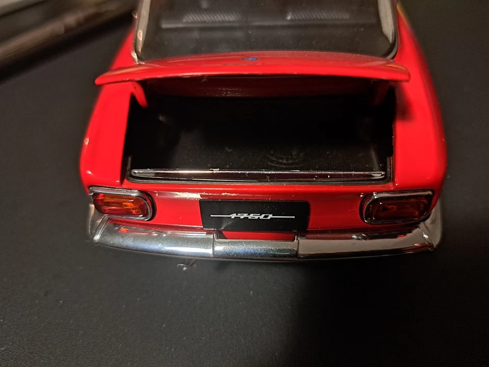 AUTOart  Alfa Romeo GT 1750  Modellino  - ROSSA - Immagine 3 di 4