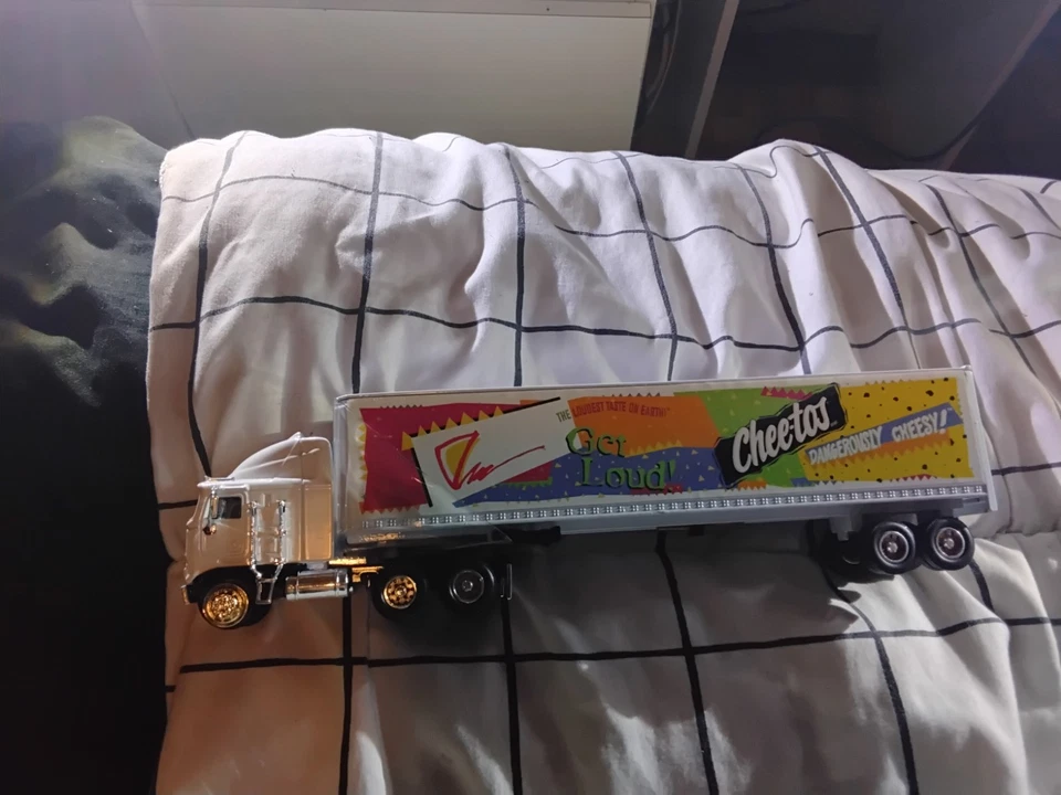 Banco de semirremolque y remolque Kenworth K100E escala 1/64 raro frito lay con llave Foto 2 de 4