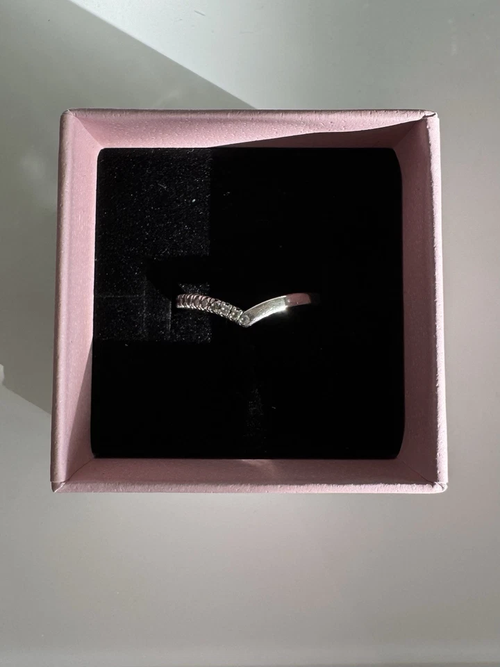 Pandora Timeless Wishbone Halb Funkelnder Ring