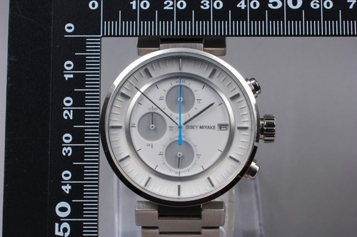 ISSEY MIYAKE VK67-0010 White Chronograph Quartz Men's Watch Box & Papers - Picture 4 of 11