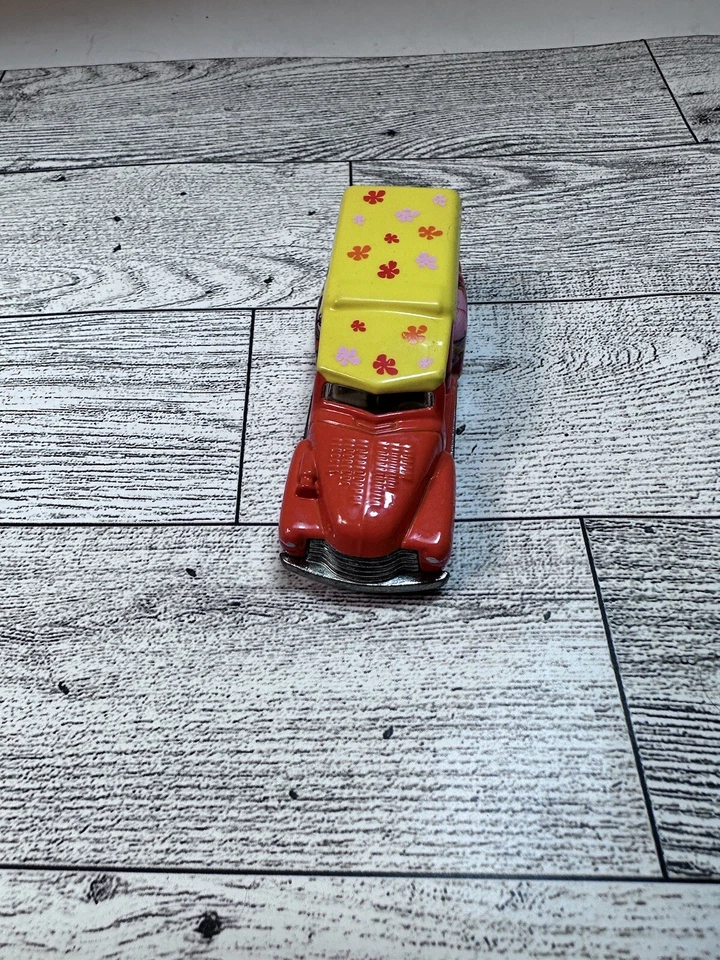 Spongebob Squarepants Custom ‘52 Chevy 2015 Nickelodeon Hot Wheels - Image 3 of 4