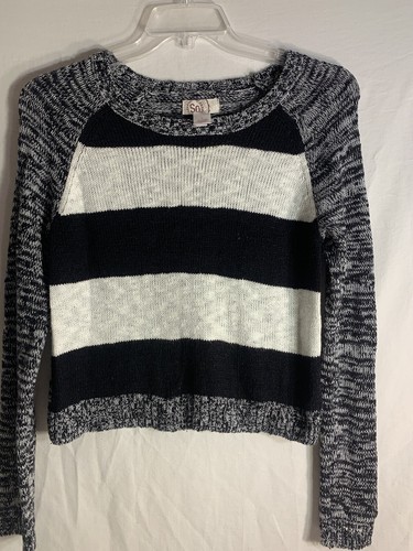 So brand juniors sweater size large 