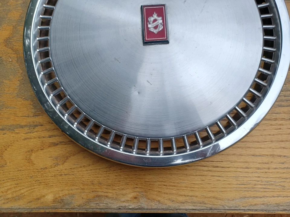 Oldsmobile Cutlass Ciera 轮毂盖 1983 - 1988 适合 14 英寸车轮 22520653 — 第 4/4 张图片