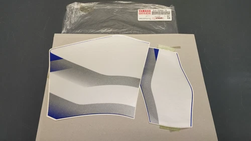 Yamaha genuine new yzf r1 2000 graphic set lower cover 2 decal pn 5jj-28303-10
