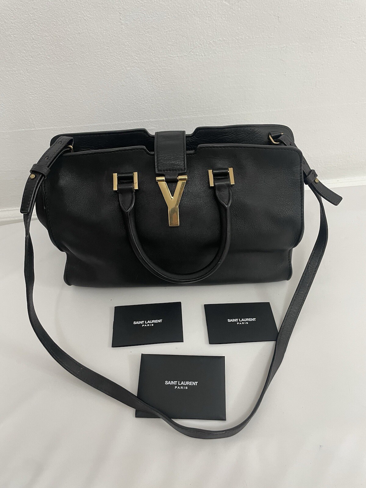Borsa a tracolla piccola Saint Laurent Cabas Chyc in pelle nera