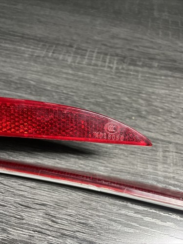 18-23 FORD MUSTANG GT PASSENGER RH/LH BUMPER REFLECTOR SIDE MARKER OEM - Picture 5 of 6