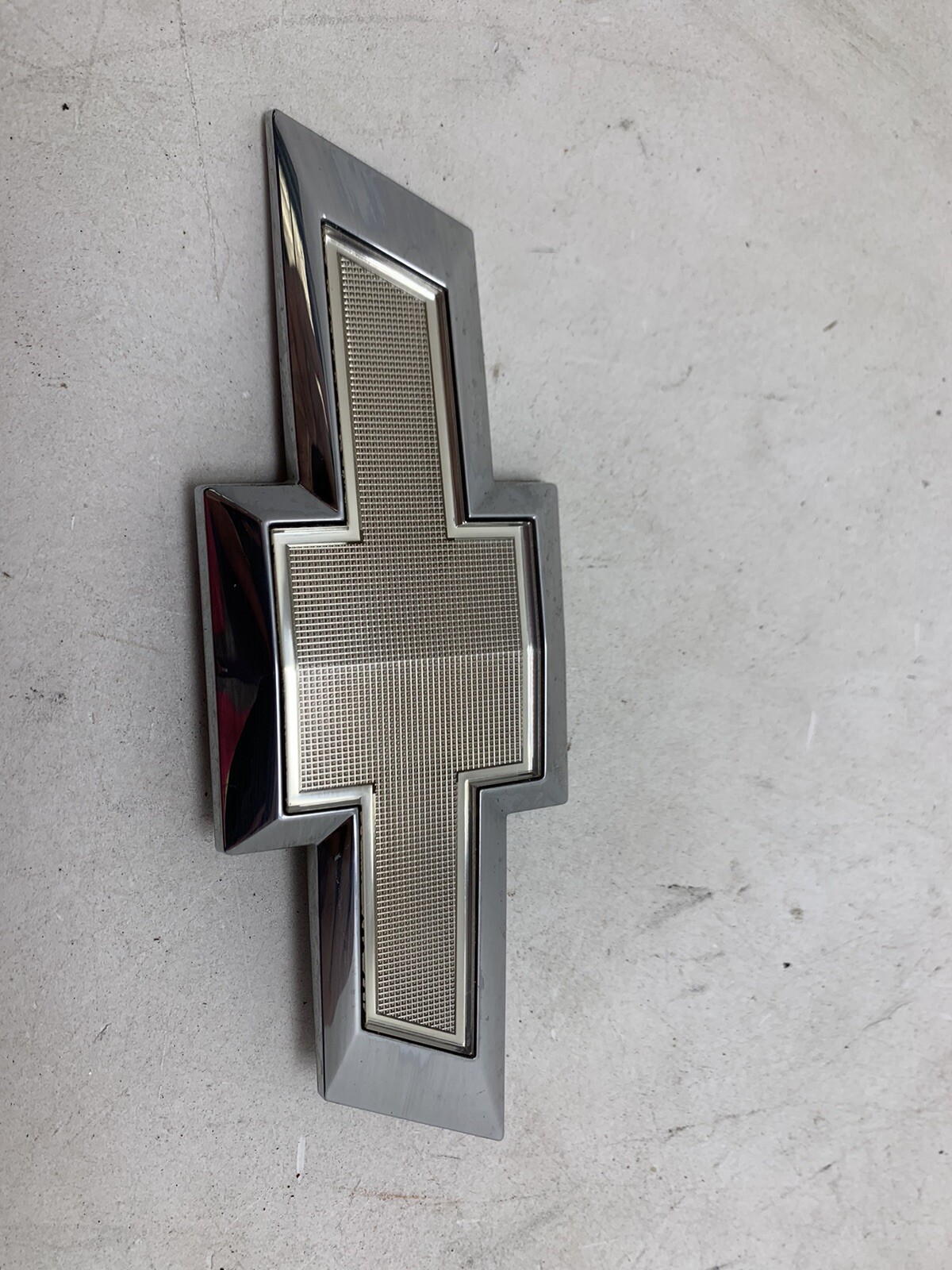 2012-2016 CHEVY SONIC REAR TRUNK LID EMBLEM BADGE SYMBOL LOGO USED OEM USED
