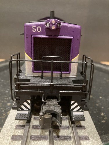 Atlas O 6101-1 3-Rail Conventional Atlantic Coast Line SW8 - Tested & Runs! - Picture 3 of 17
